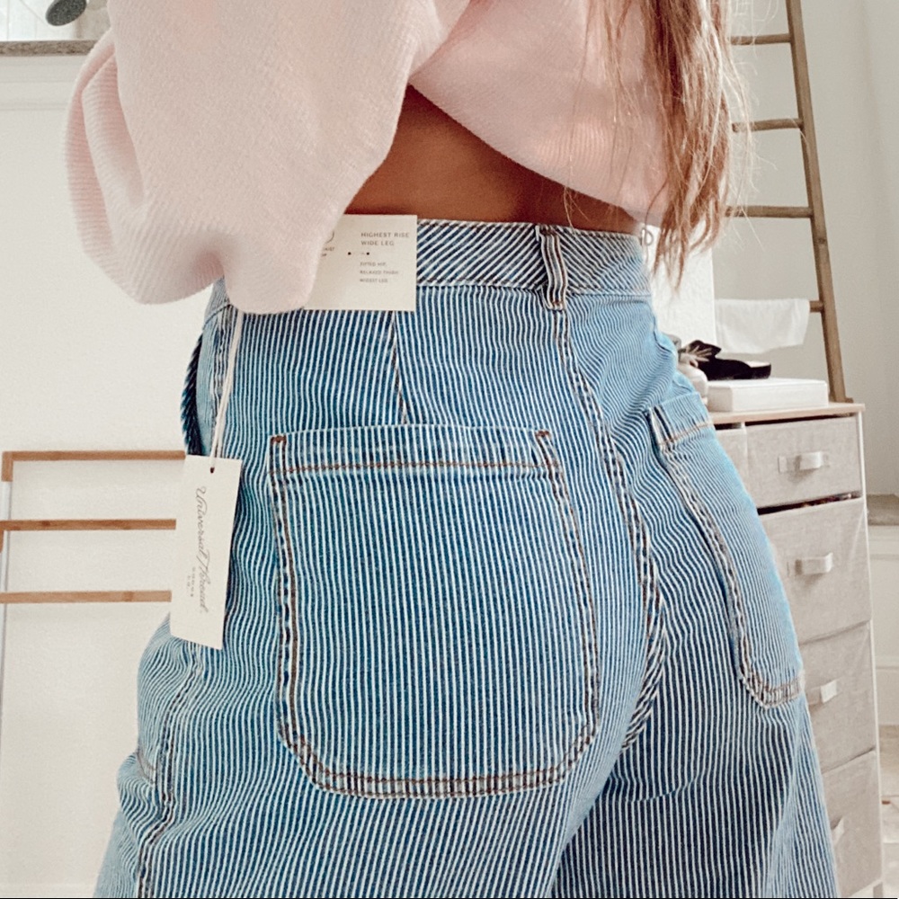 WIDE LEG HIGH WAISTED STRIPED JEANS!!